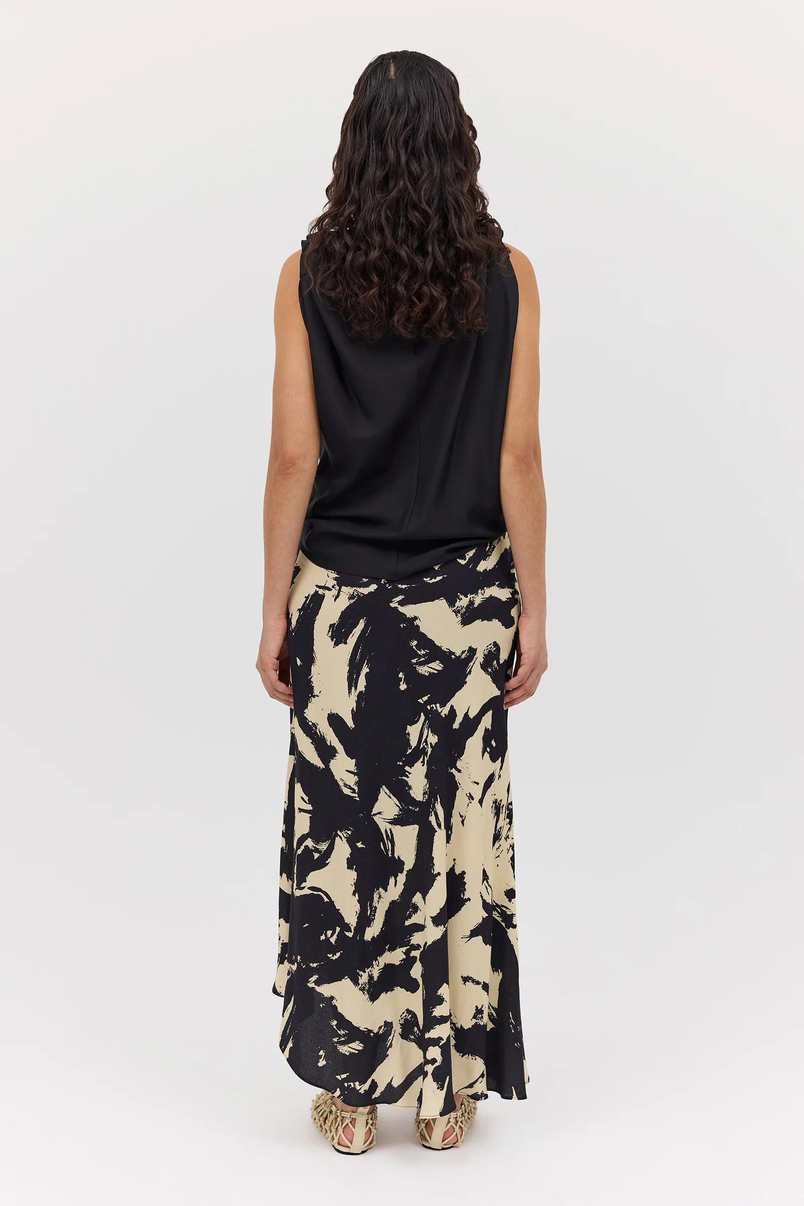 BLACK BLOOM CREPE POISE SKIRT - Image 7