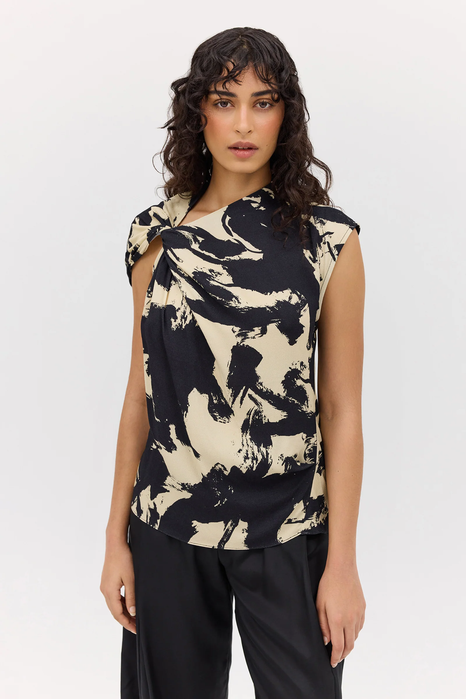 BLACK BLOOM CREPE YANG TOP - Image 3