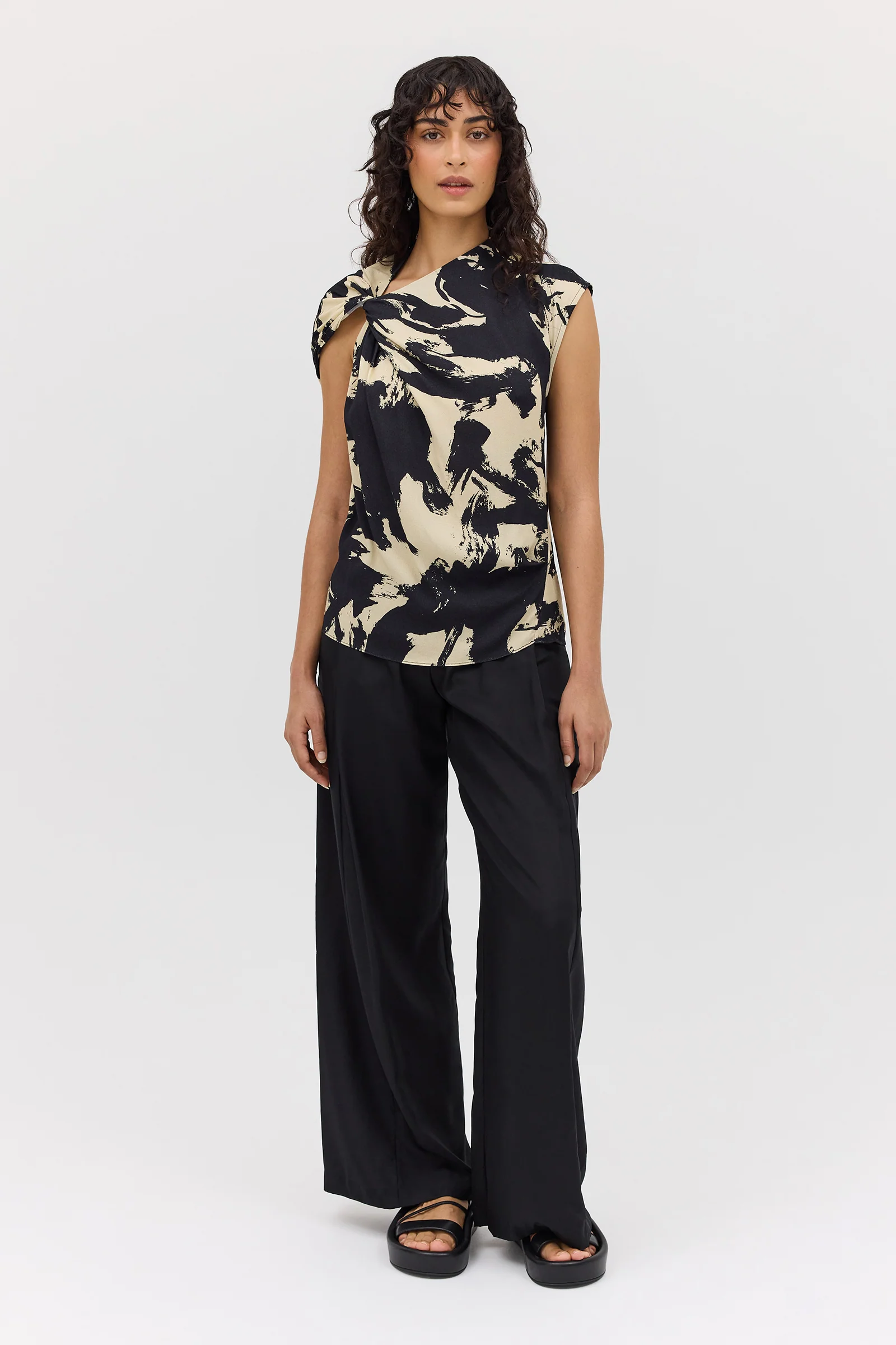 BLACK BLOOM CREPE YANG TOP - Image 4