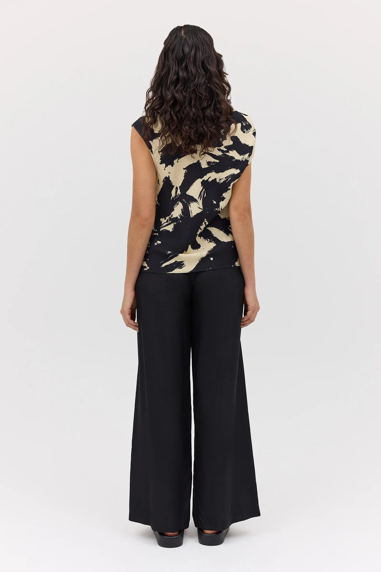 BLACK BLOOM CREPE YANG TOP - Image 9