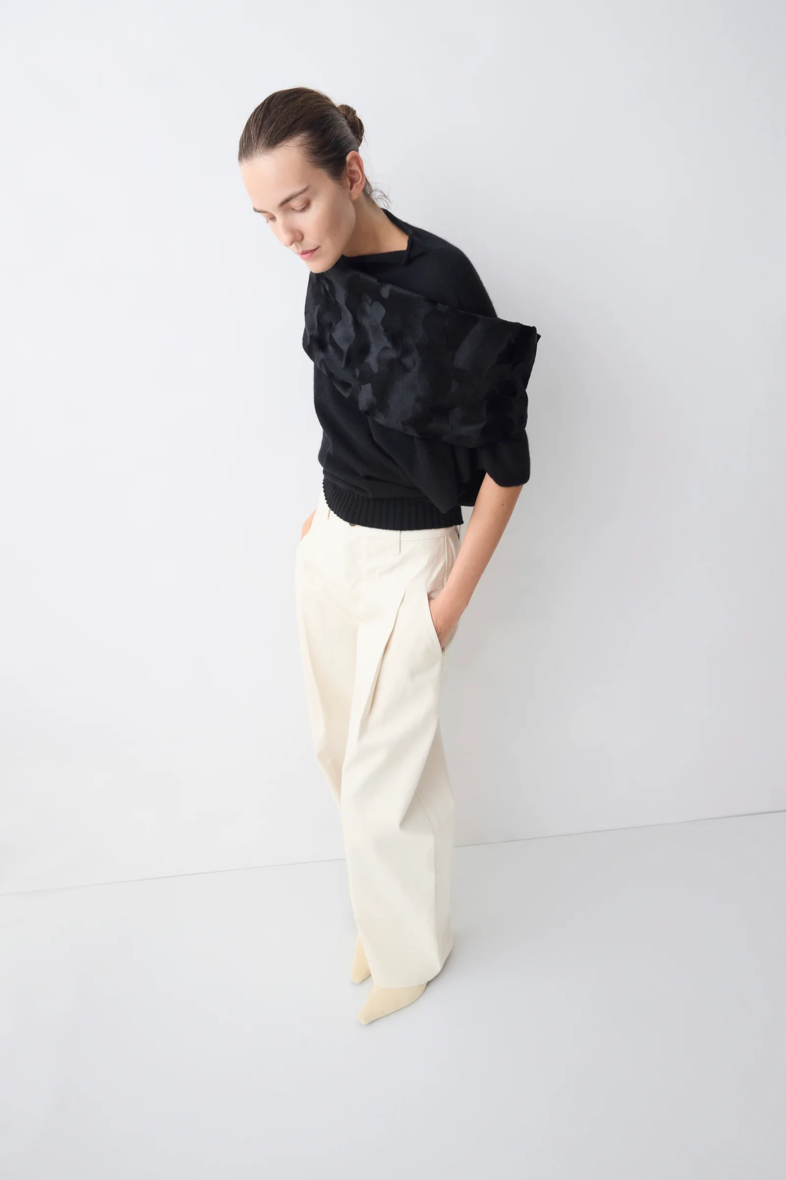 BLACK CASHMERE RISE KNIT TOP - Image 3