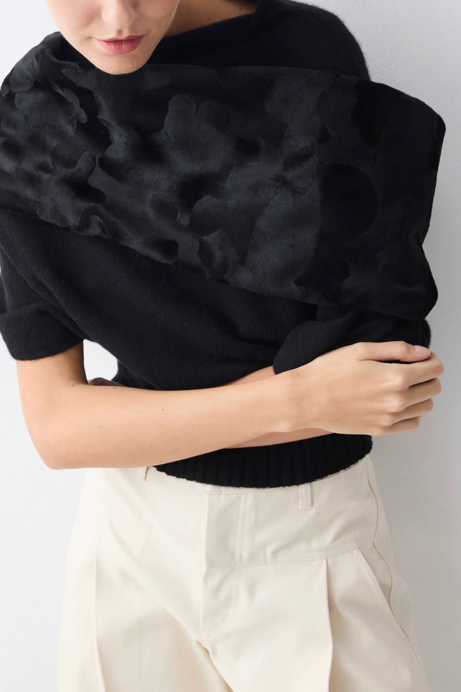 BLACK CASHMERE RISE KNIT TOP - Image 5