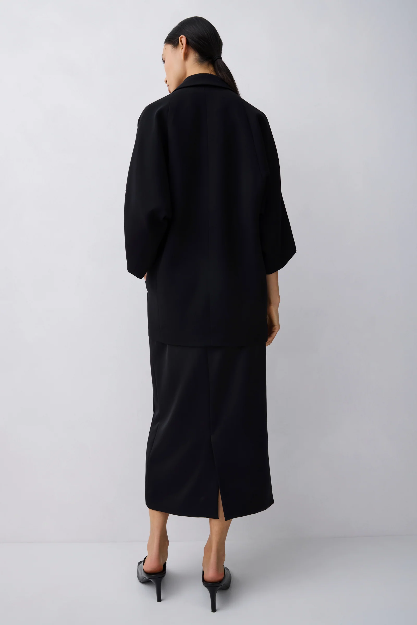 BLACK CREPE ARBUS COAT - Image 4