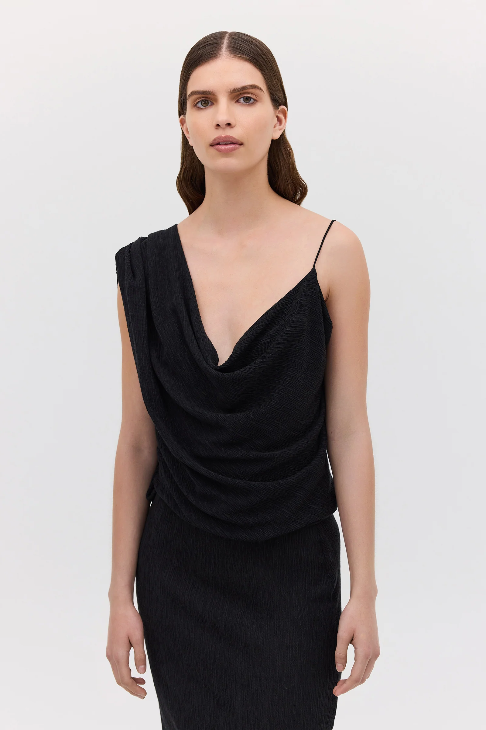 BLACK CRINKLE LIQUID GOWN - Image 3