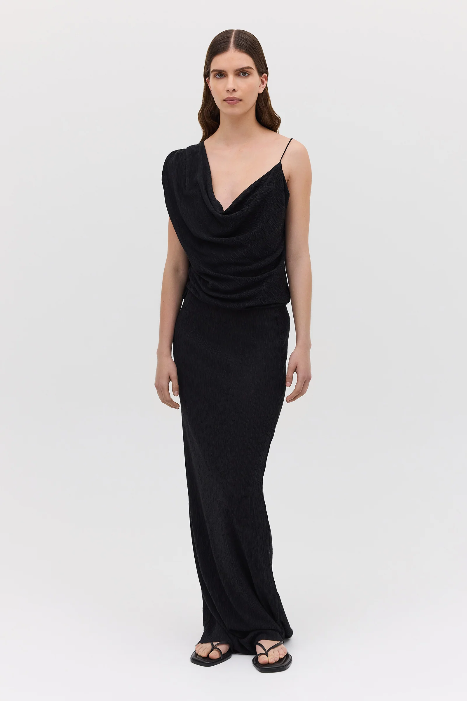 BLACK CRINKLE LIQUID GOWN - Image 4