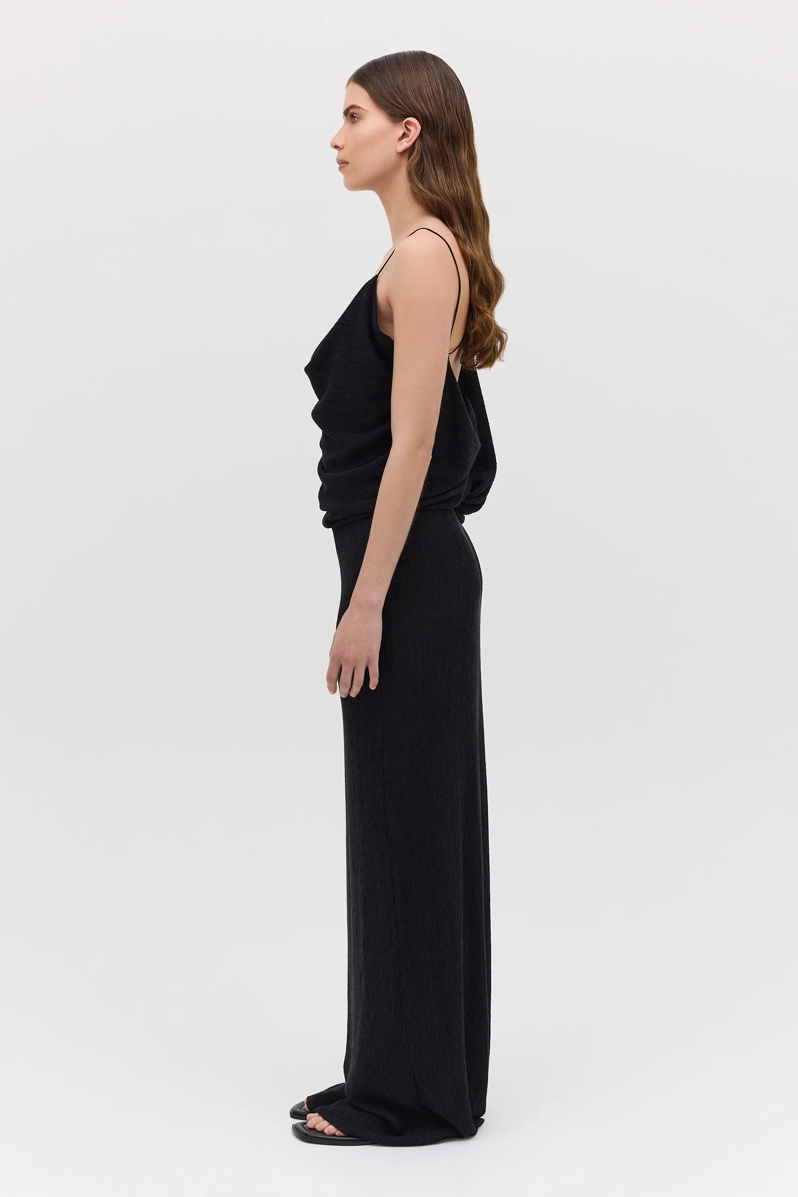 BLACK CRINKLE LIQUID GOWN - Image 6