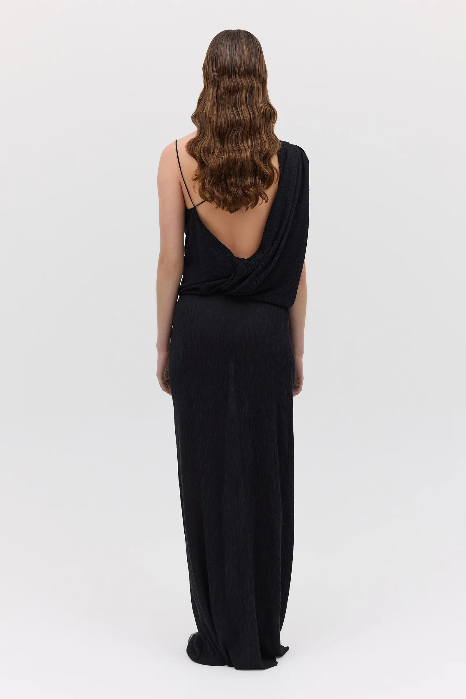 BLACK CRINKLE LIQUID GOWN - Image 8