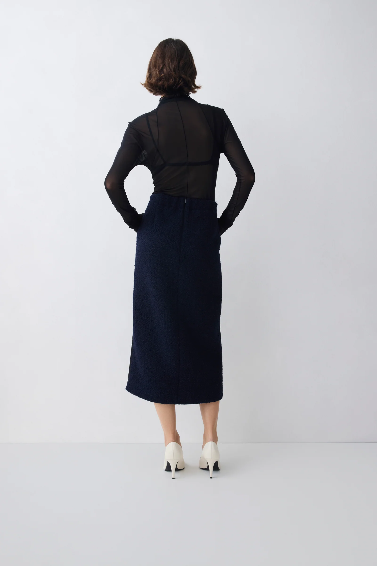 BLACK MESH CONTOUR TOP - Image 4