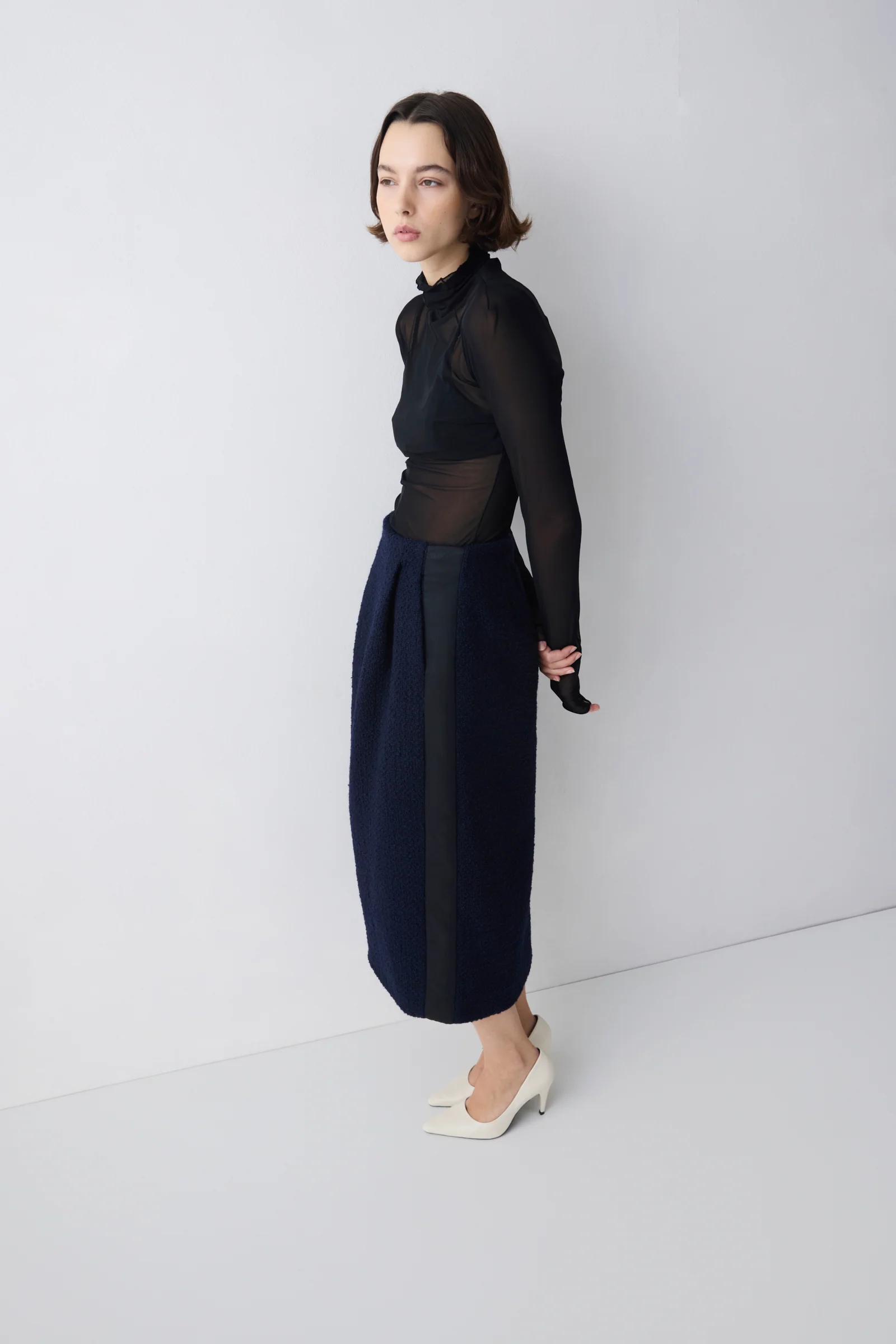BLACK MESH CONTOUR TOP - Image 5