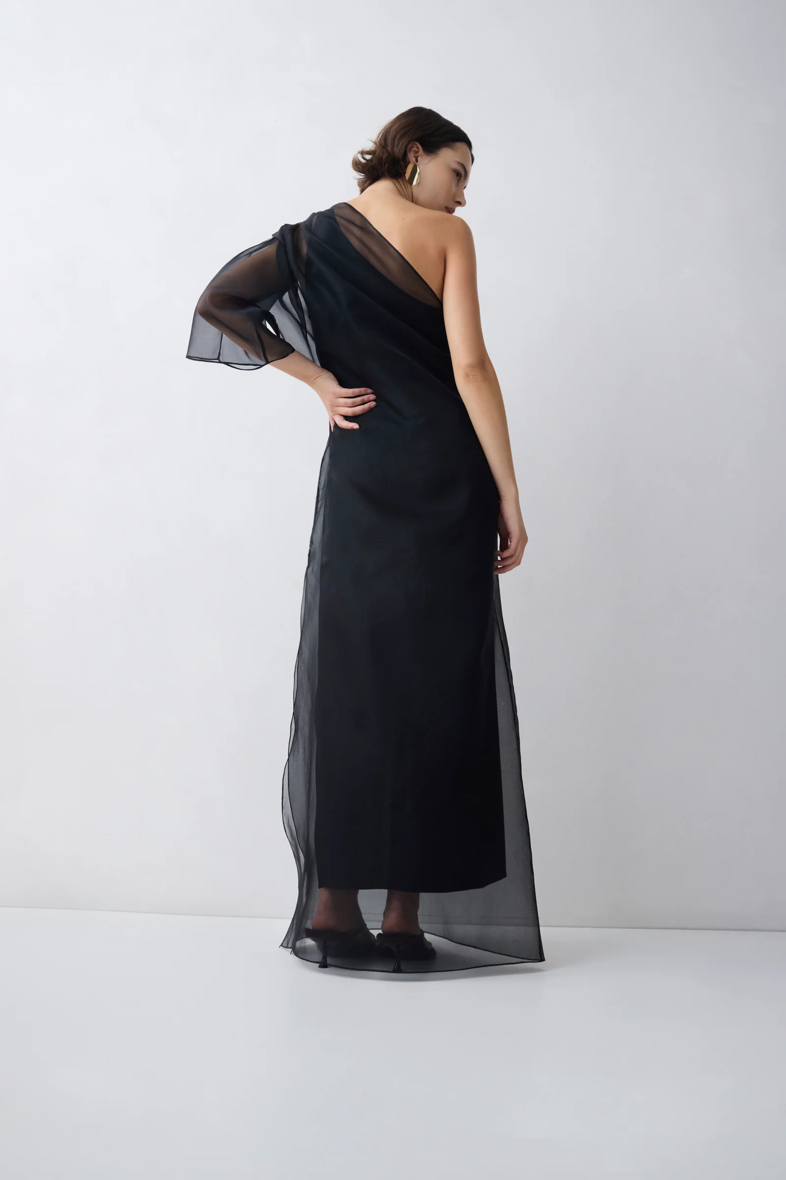 BLACK ORGANZA VALENCIA GOWN - Image 3