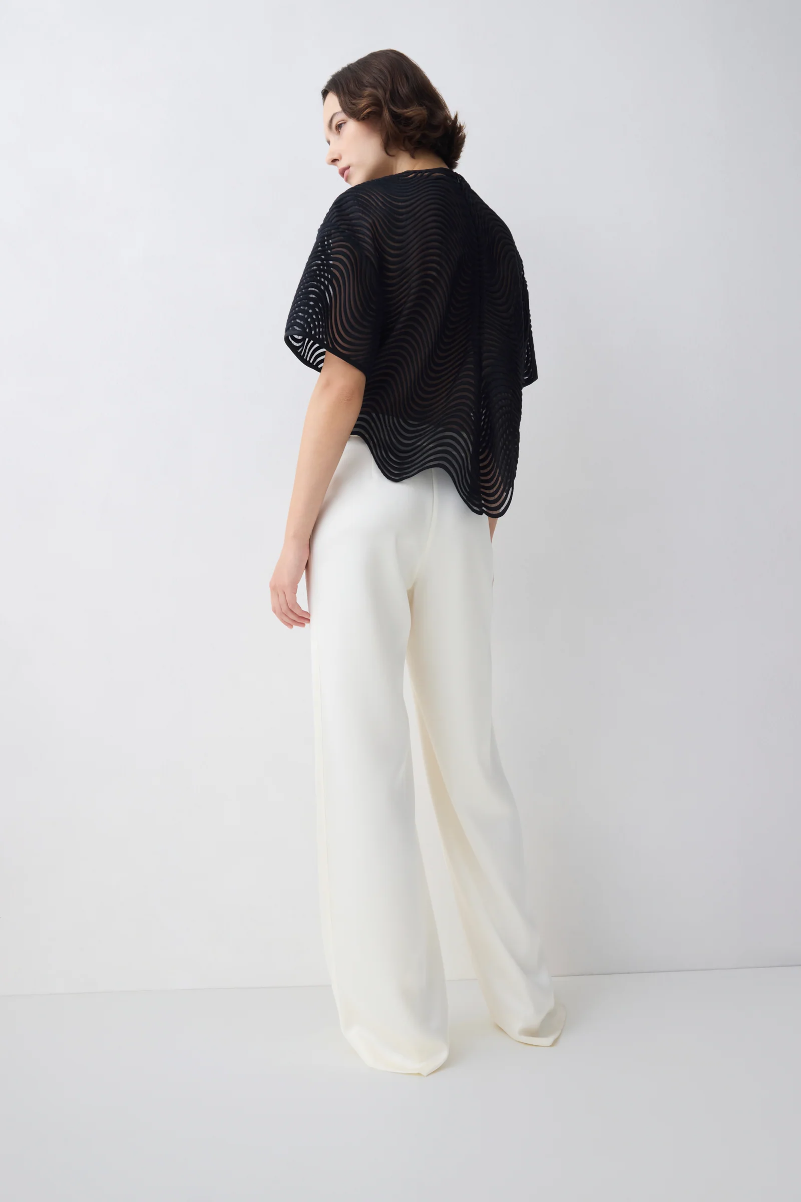BLACK SCALLOPED LACE SHIFT TOP - Image 5