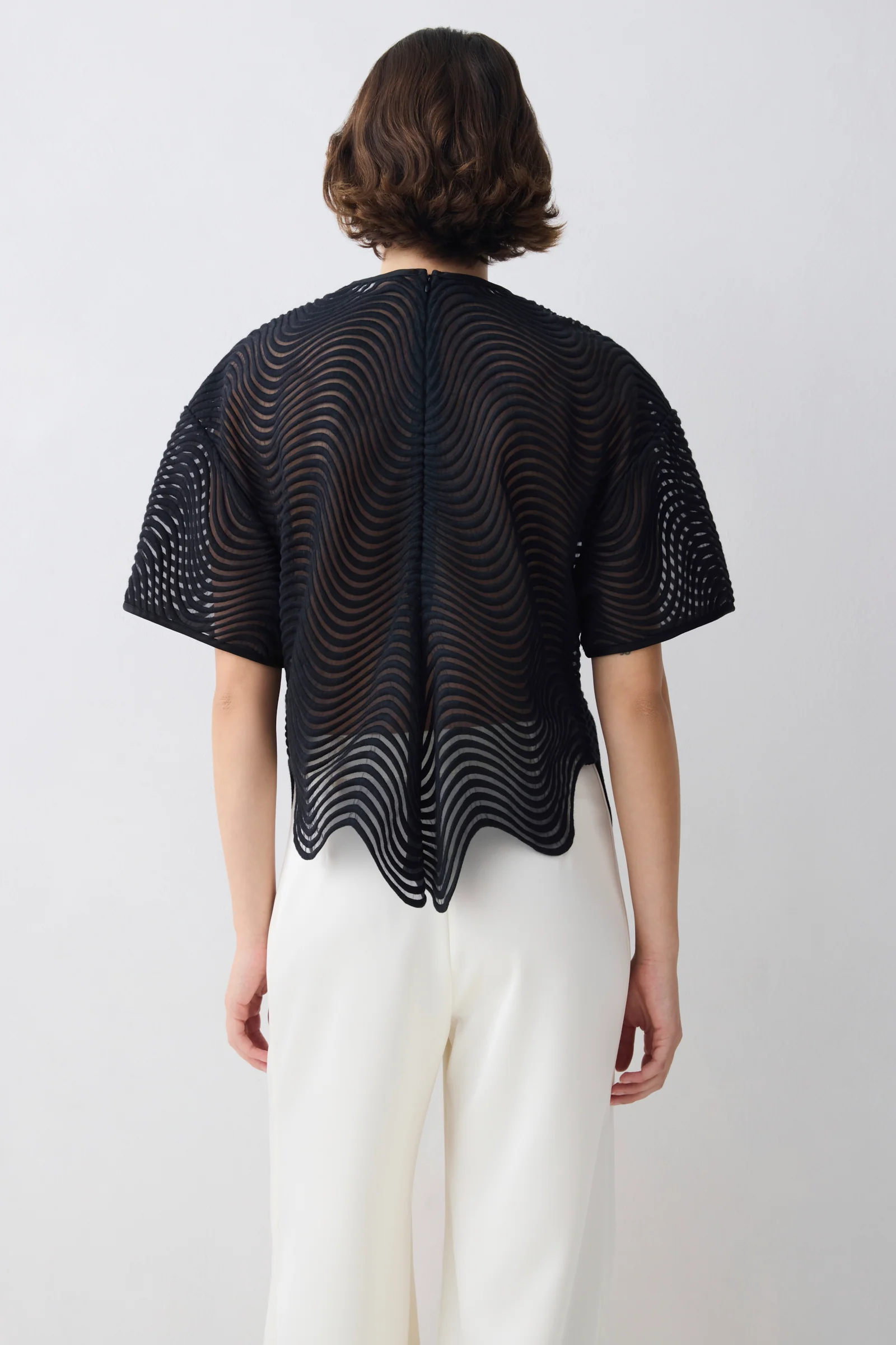 BLACK SCALLOPED LACE SHIFT TOP - Image 6