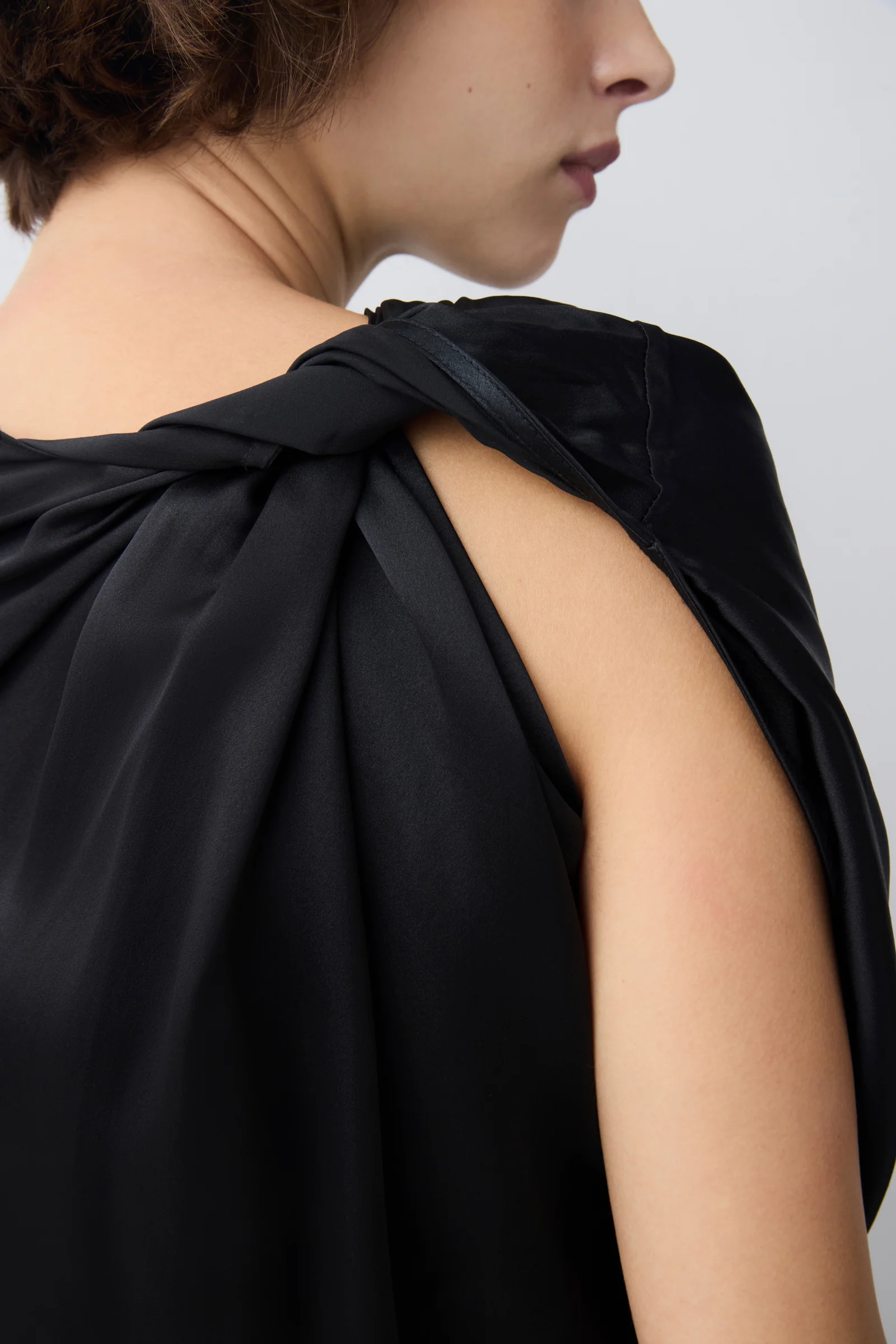 BLACK SILK ROMA GOWN - Image 3