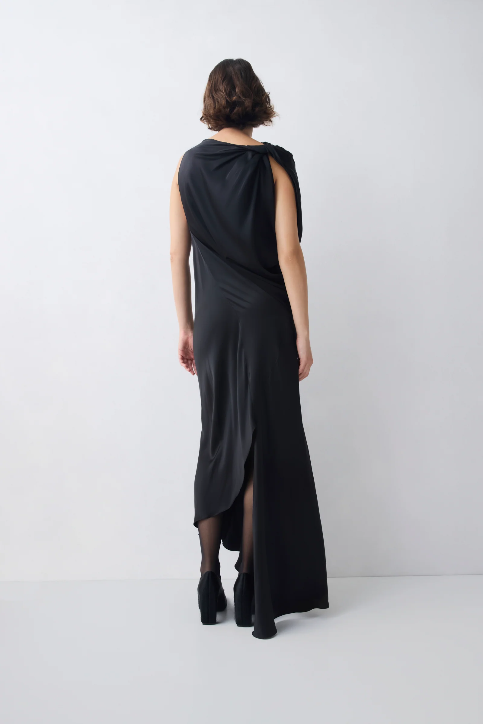 BLACK SILK ROMA GOWN - Image 4