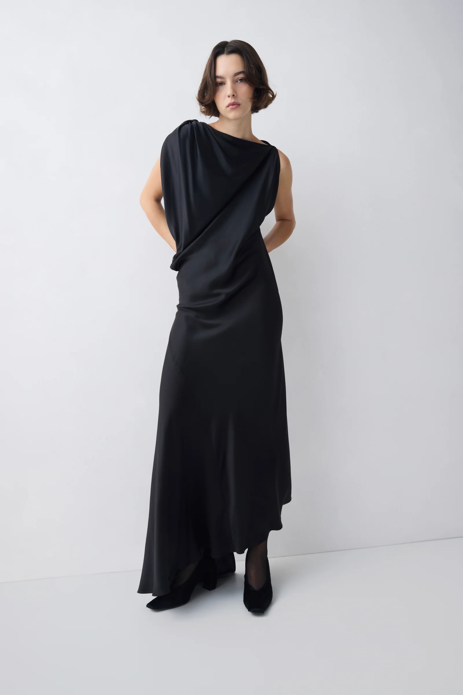 BLACK SILK ROMA GOWN - Image 5