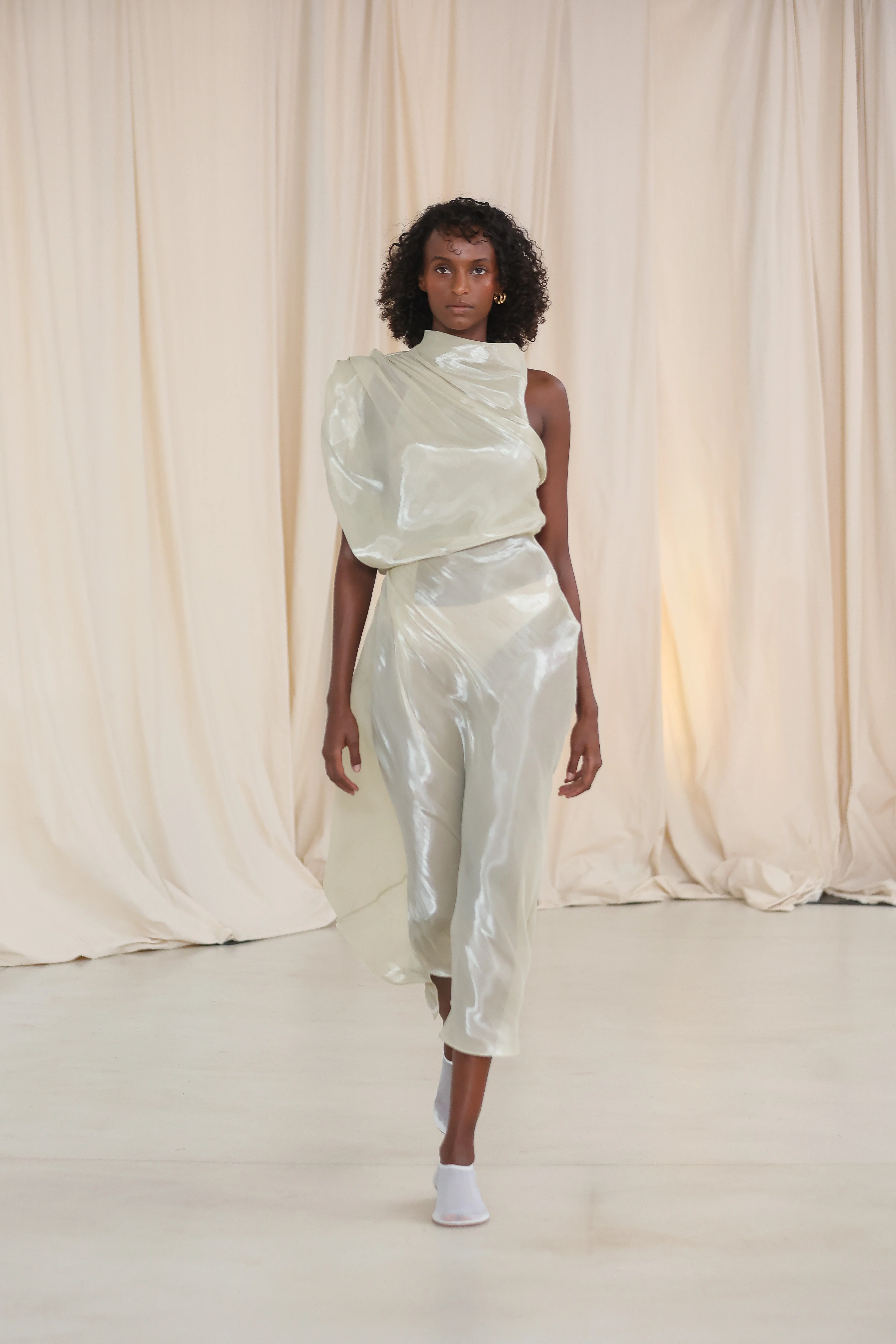 CHAMPAGNE LIQUID ORGANZA DECODE DRESS - Image 9