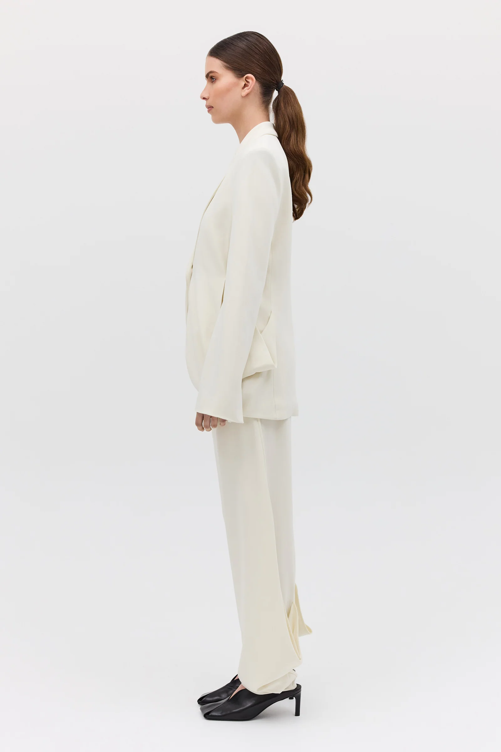 CREAM CREPE SUITING SURRENDER PANT - Image 5