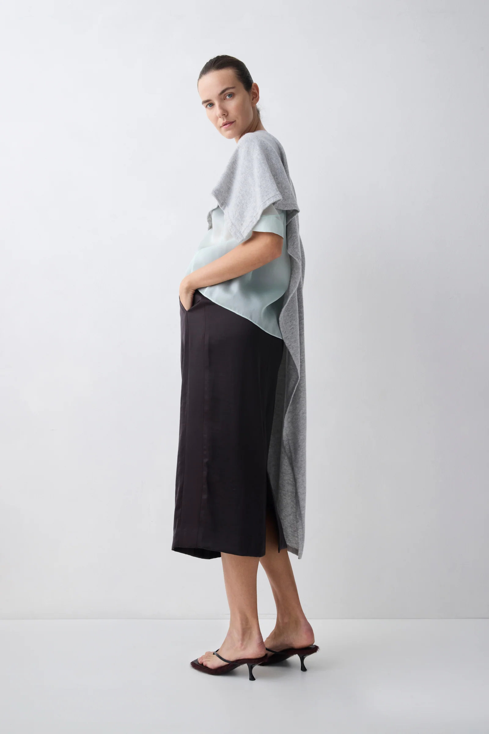 GREY CASHMERE TRANQUIL KNIT CAPE - Image 4