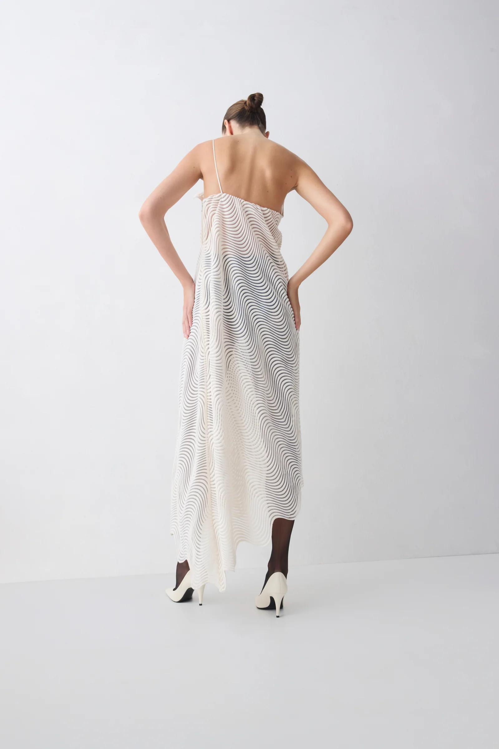 IVORY SCALLOPED LACE DRIFT DRESS