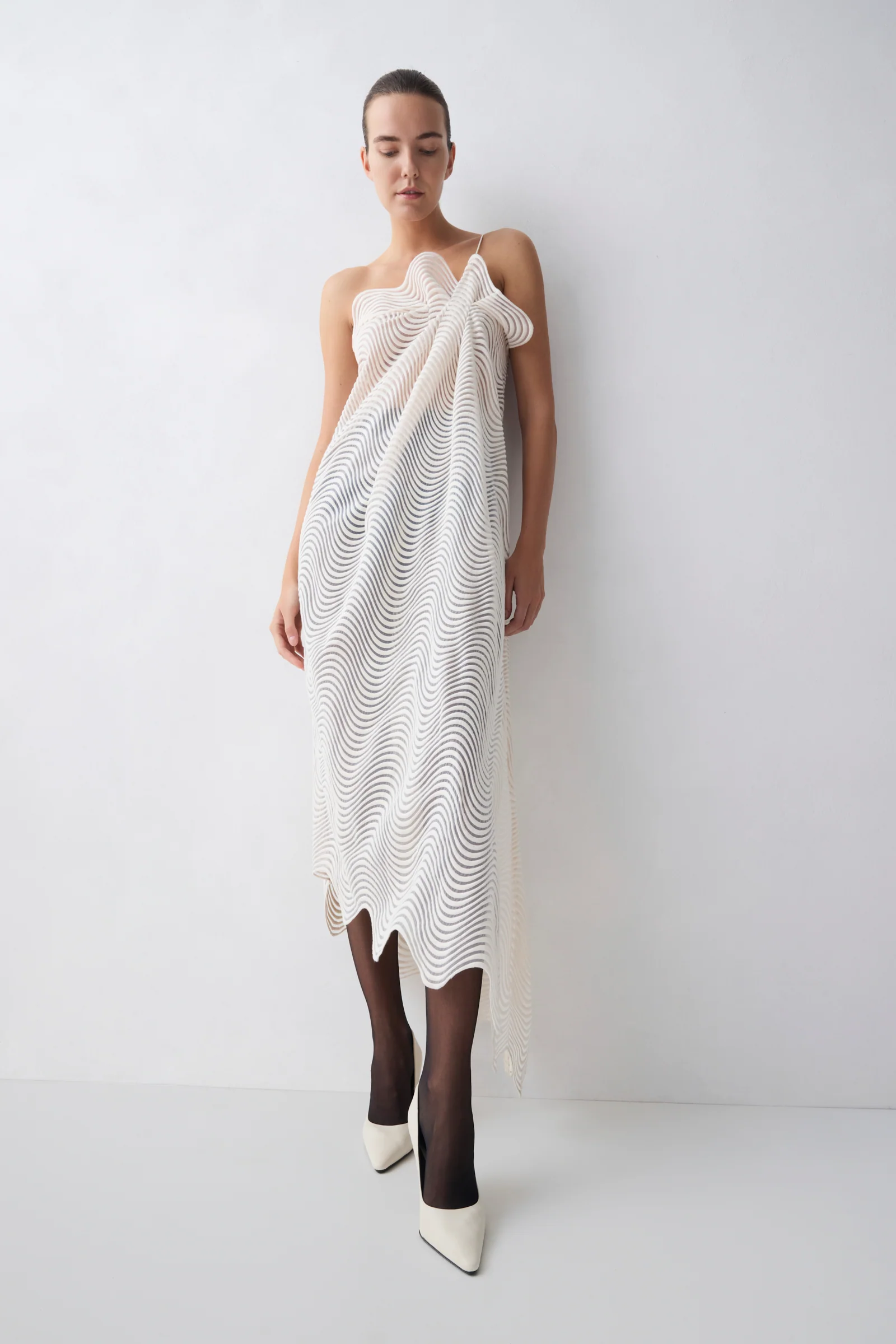 IVORY SCALLOPED LACE DRIFT DRESS - Image 3