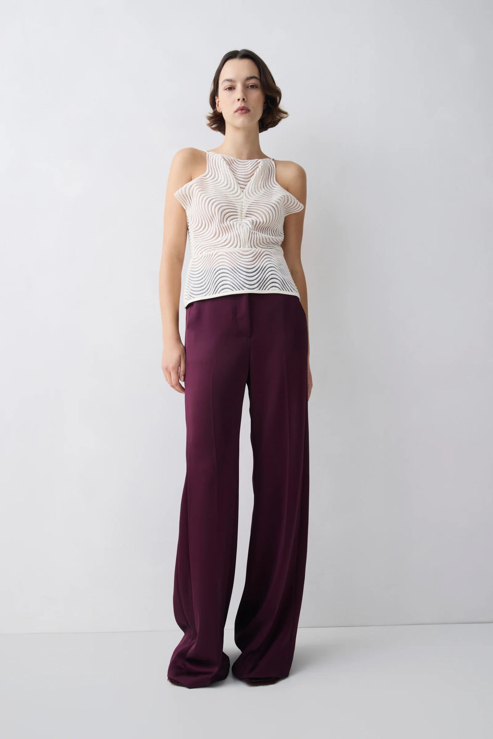 IVORY SCALLOPED LACE FLUX TOP - Image 3