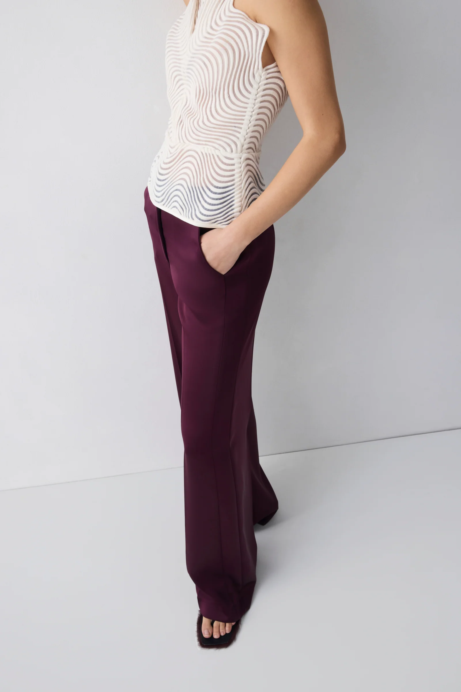 IVORY SCALLOPED LACE FLUX TOP - Image 4