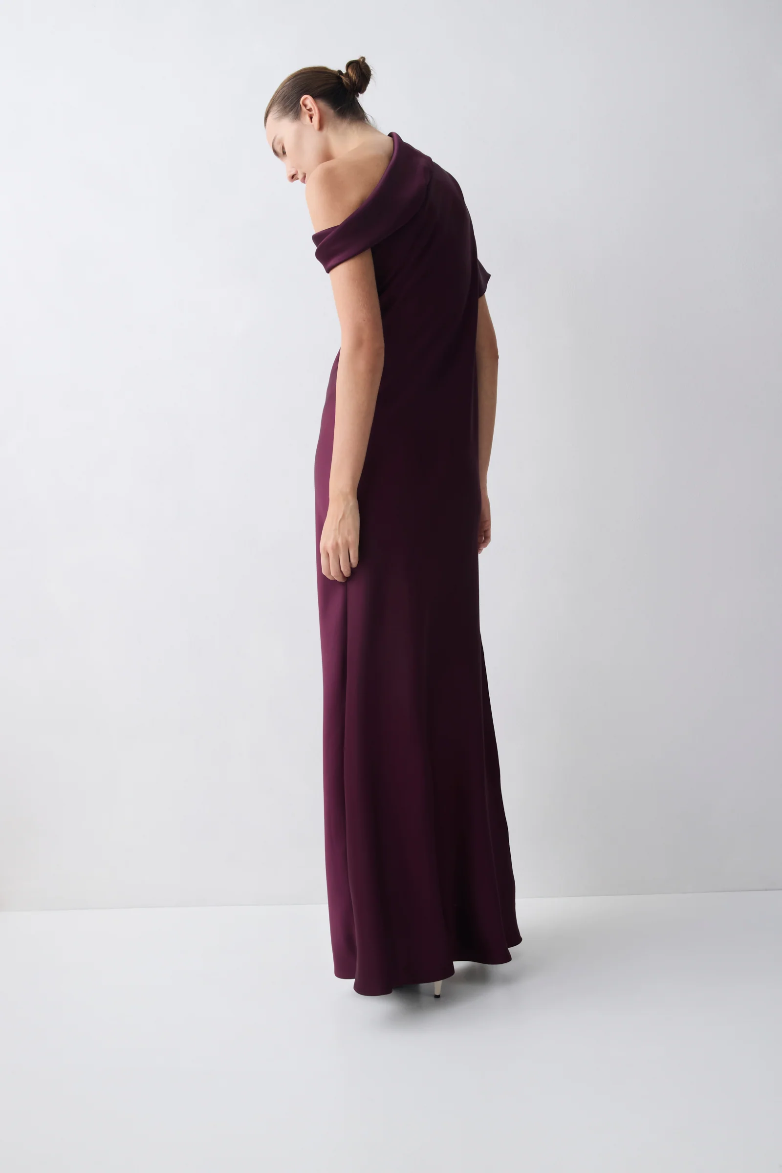 PLUM SATIN SWAY GOWN - Image 5